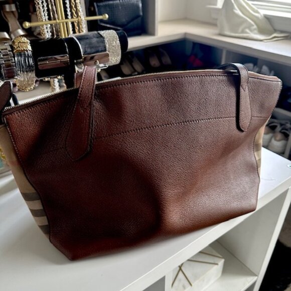 Burberry Tote Bag - Picture 4 of 9